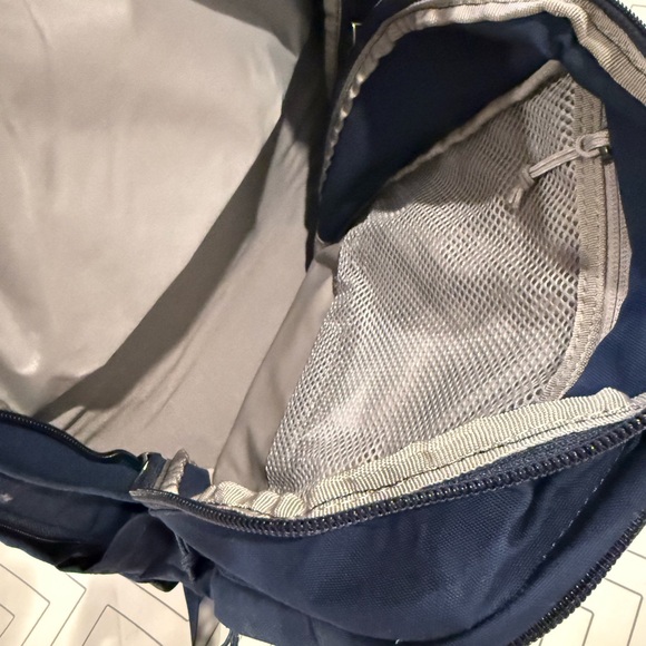 NWT Fjallraven Raven 28 Navy Backpack - Picture 12 of 13